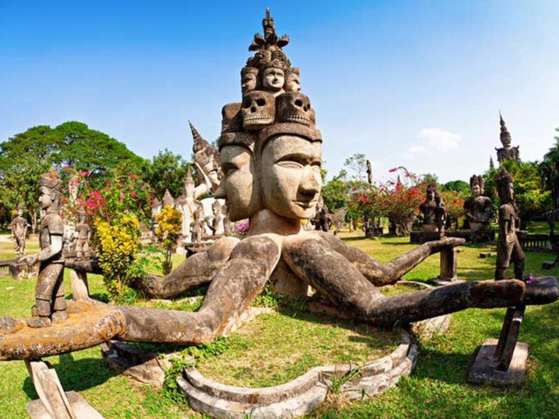 xieng-khuan-buddha-park-l