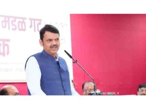 Maharashtra: Fadnavis calls for improving infrastructure in govt schools