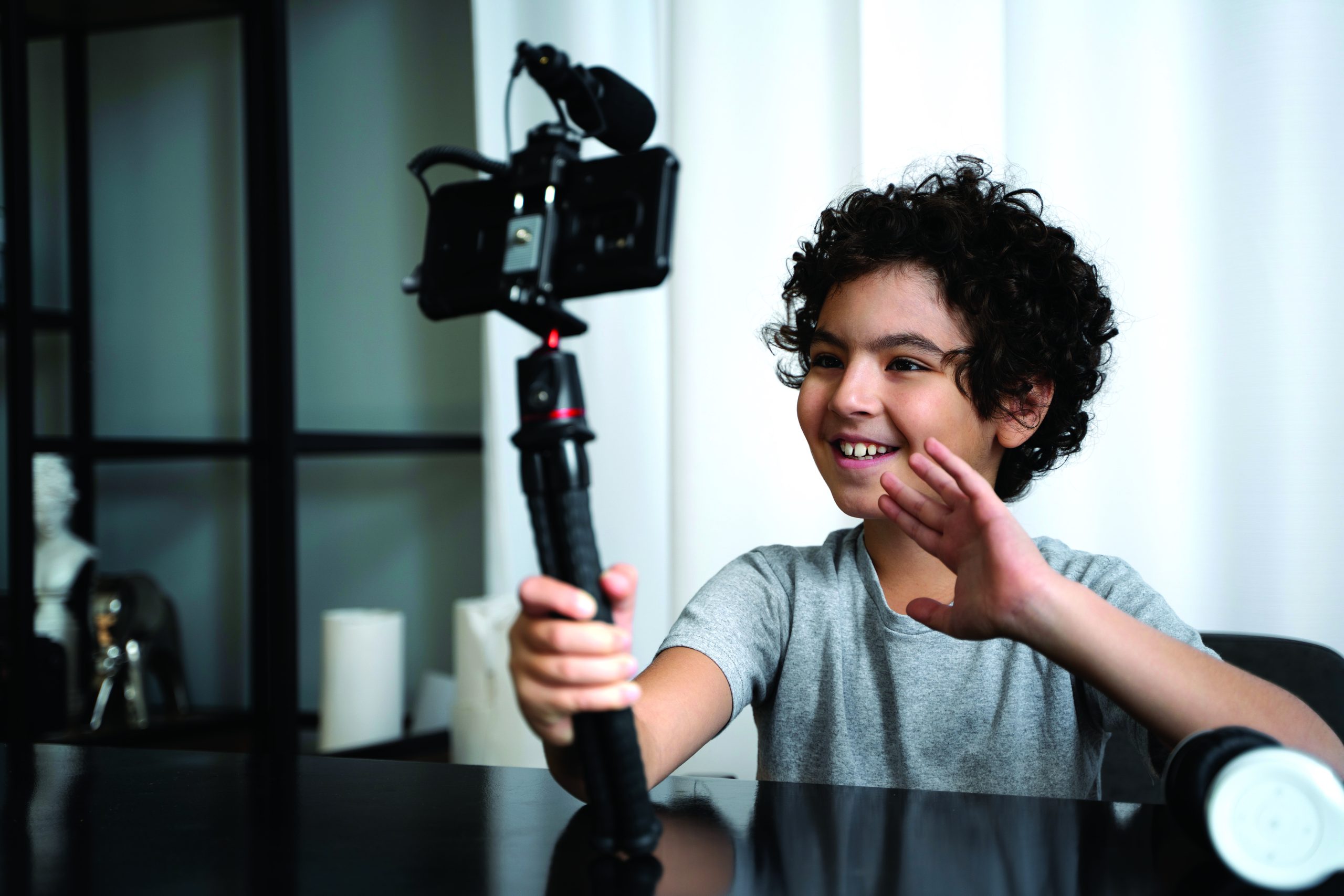 young-kid-streaming-online (1)