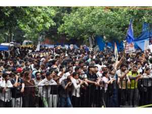 Students, supporters return to Jantar Mantar after Parliament march, vow to continue protest
